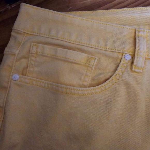 Lane Bryant NWT Women Signature Fit Plus Yellow Denim Shorts Sz34-36 recycle $70 - Picture 7 of 14